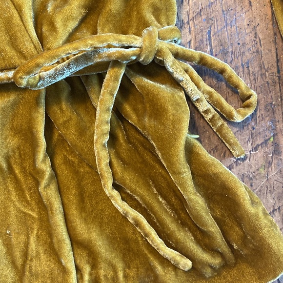 J. Crew Velvet Faux Wrap Blouse Size 4 🍁 - Picture 8 of 10